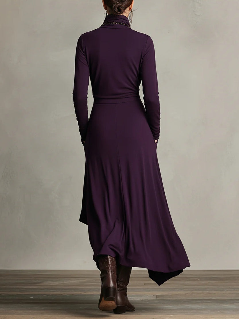 Allie | Robe Maxi Violette Plissée Asymétrique À Col Montant (Collier non inclus)