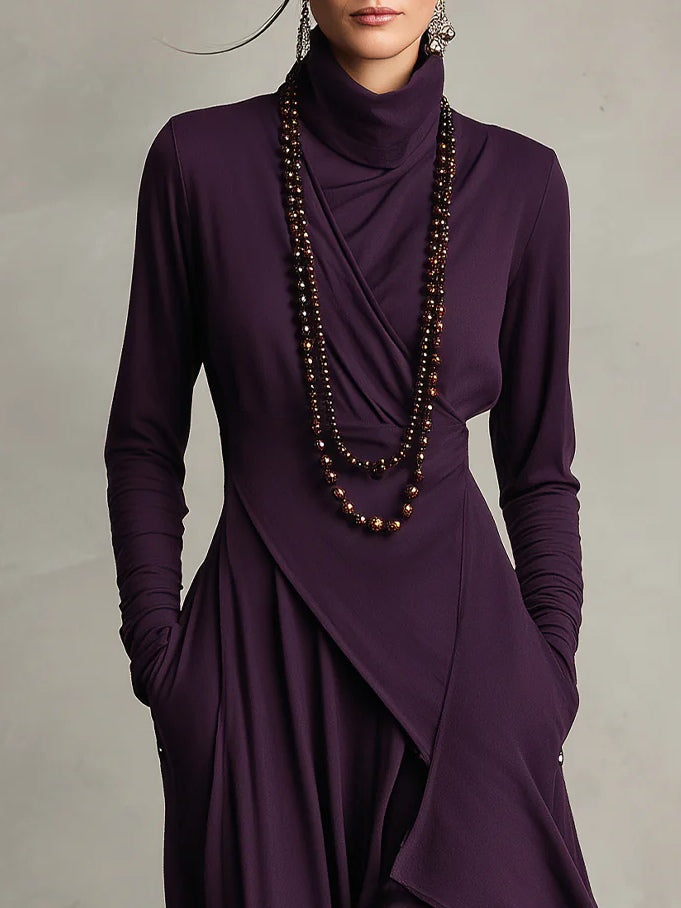 Allie | Robe Maxi Violette Plissée Asymétrique À Col Montant (Collier non inclus)